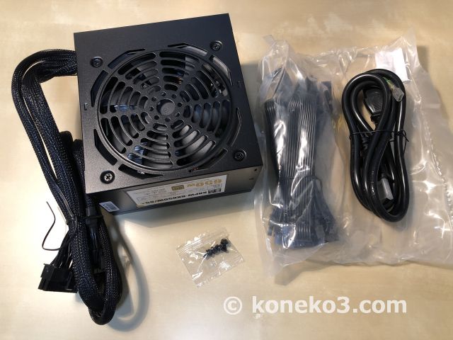 玄人志向「KRPW-BK650W/85+」はプラグイン仕様が便利な低価格電源