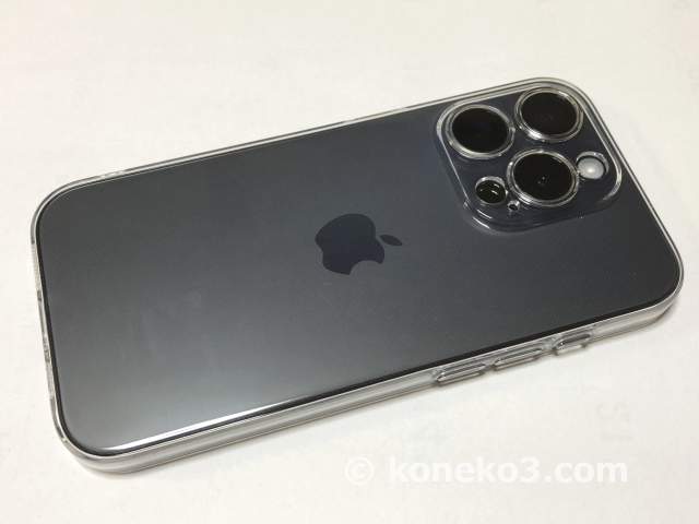 iPhone 15 Pro black titanium & case