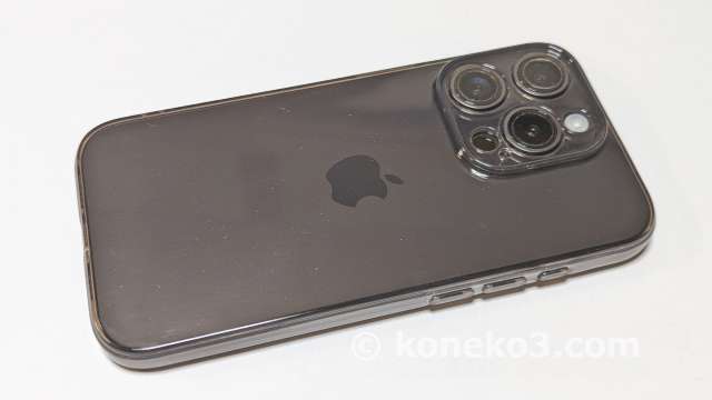 iPhone 15 Pro ブラックチタニウム装着例