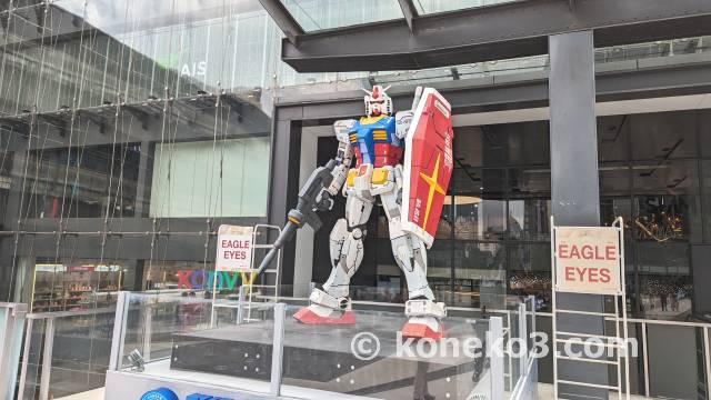 サイアムセンター前の初代ガンダム