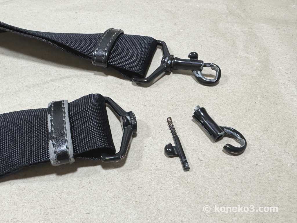 ショルダーストラップ金具の破損