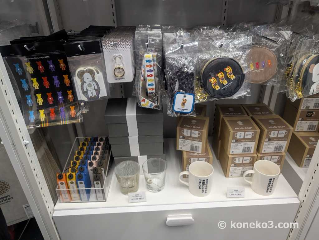 日本館と BE@RBRICK のコラボグッズ３