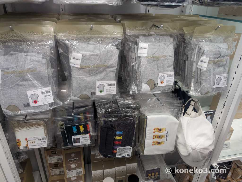 日本館と BE@RBRICK のコラボグッズ５