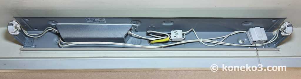 古い照明器具の取り外し