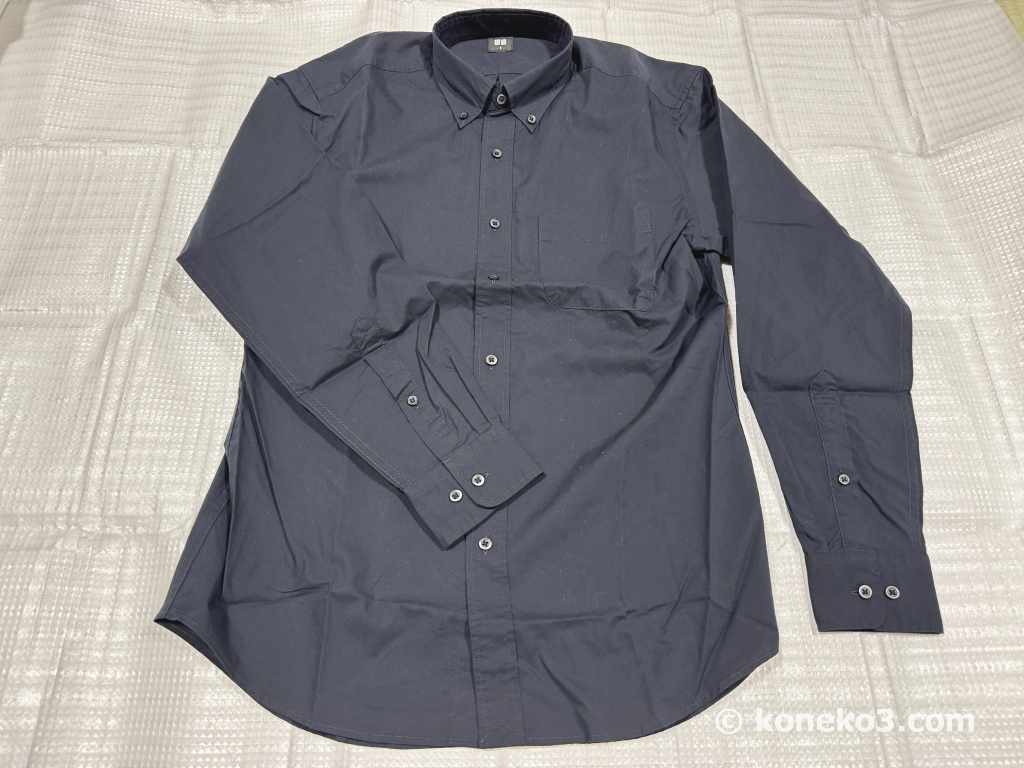 ネイビーのブロードシャツ