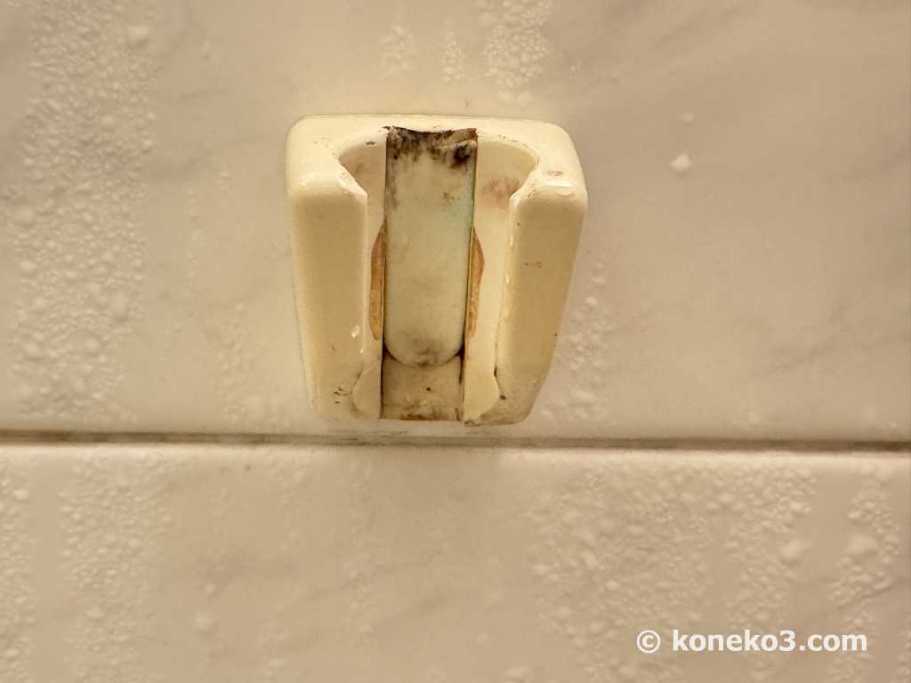 古いシャワーヘッドホルダー