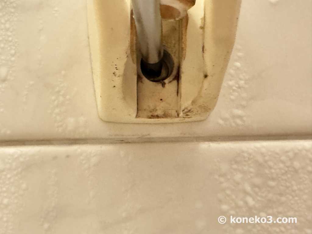 固定ネジの取り外し