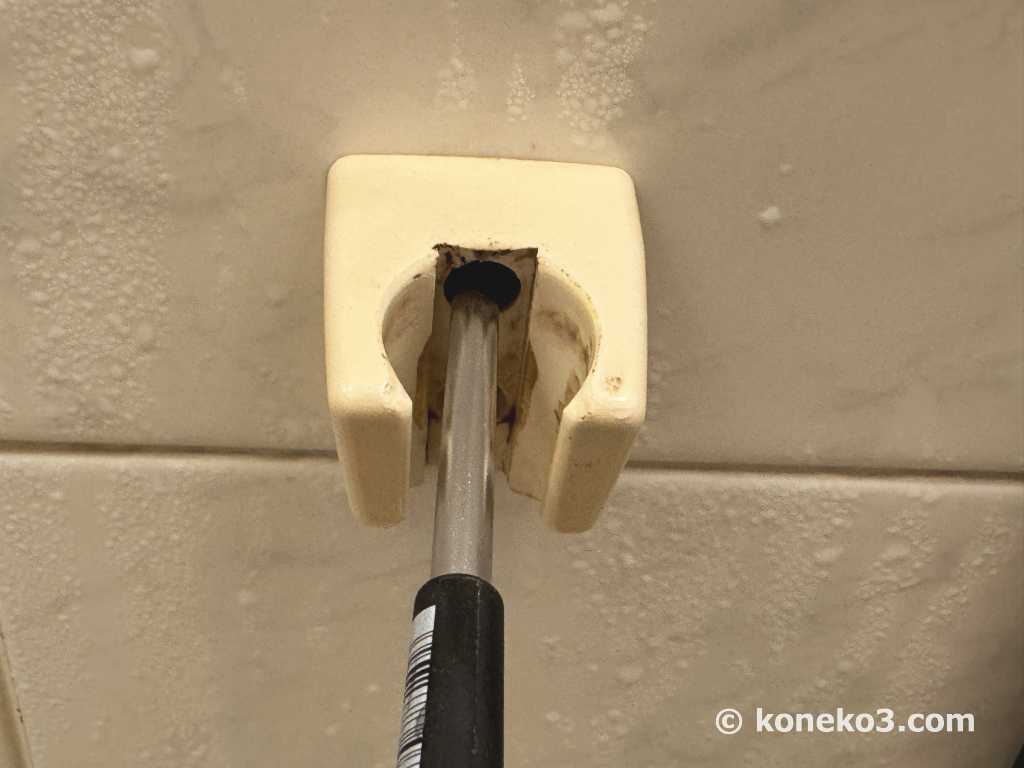 固定ネジの取り外し