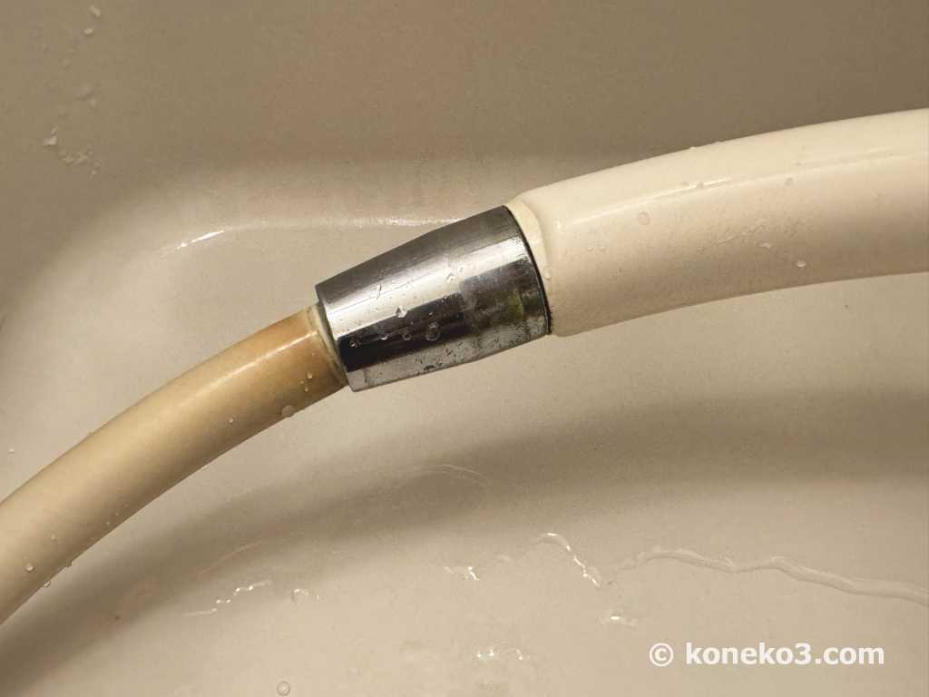 シャワーヘッドの根本