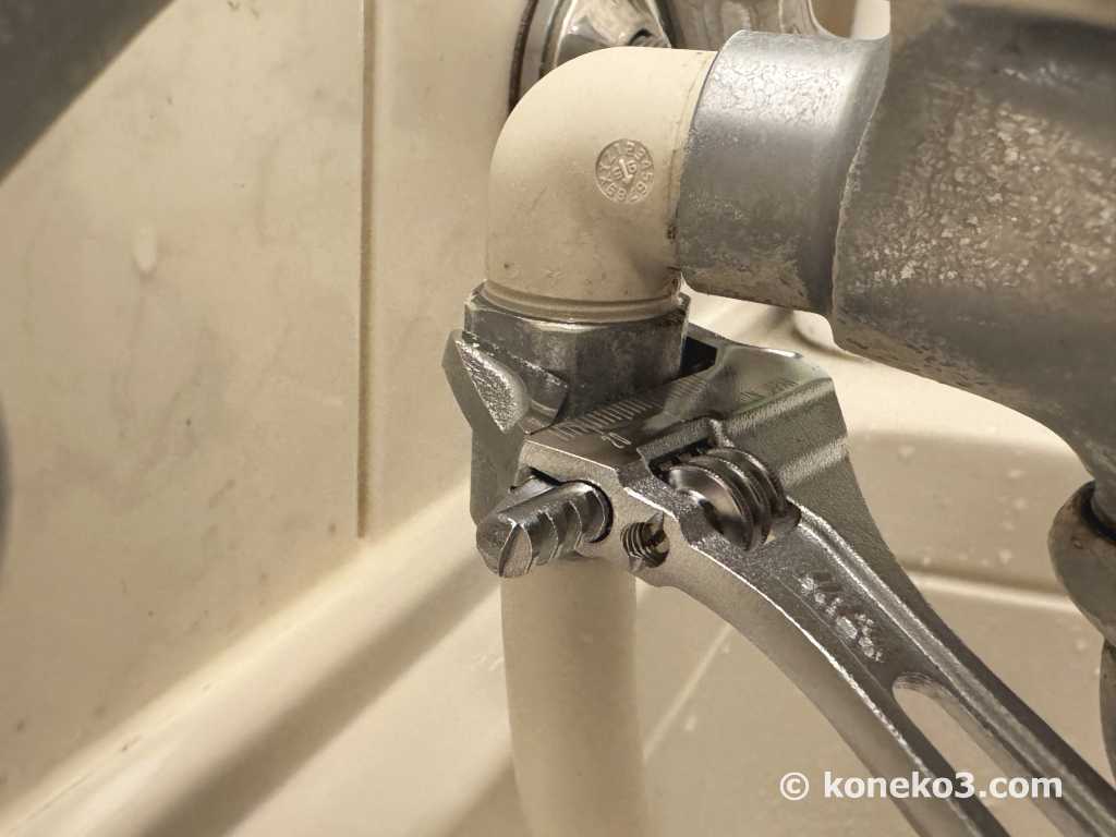 シャワーホースの取り外し