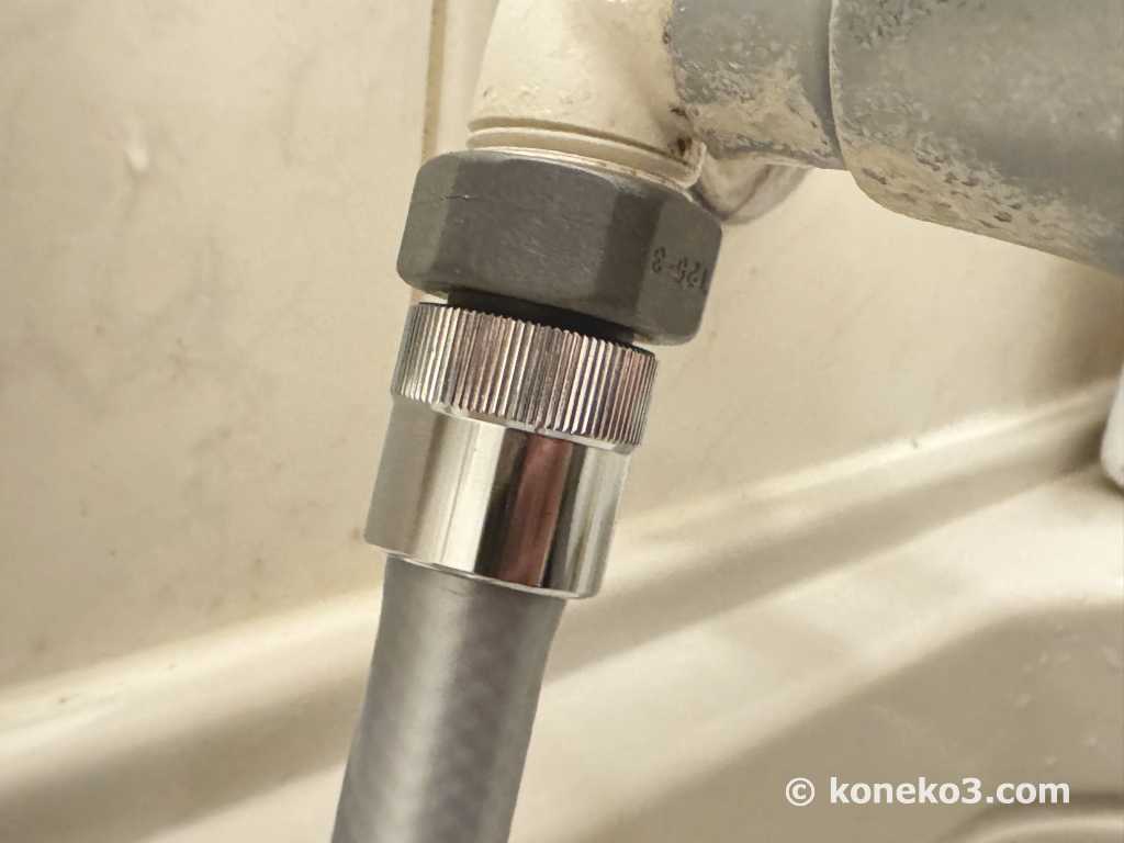 新しいシャワーホースの取り付け