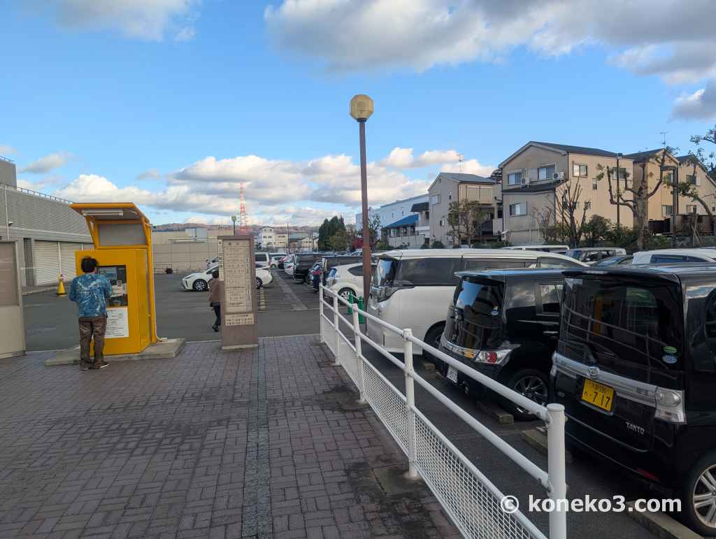 駐車場の中央から奥側