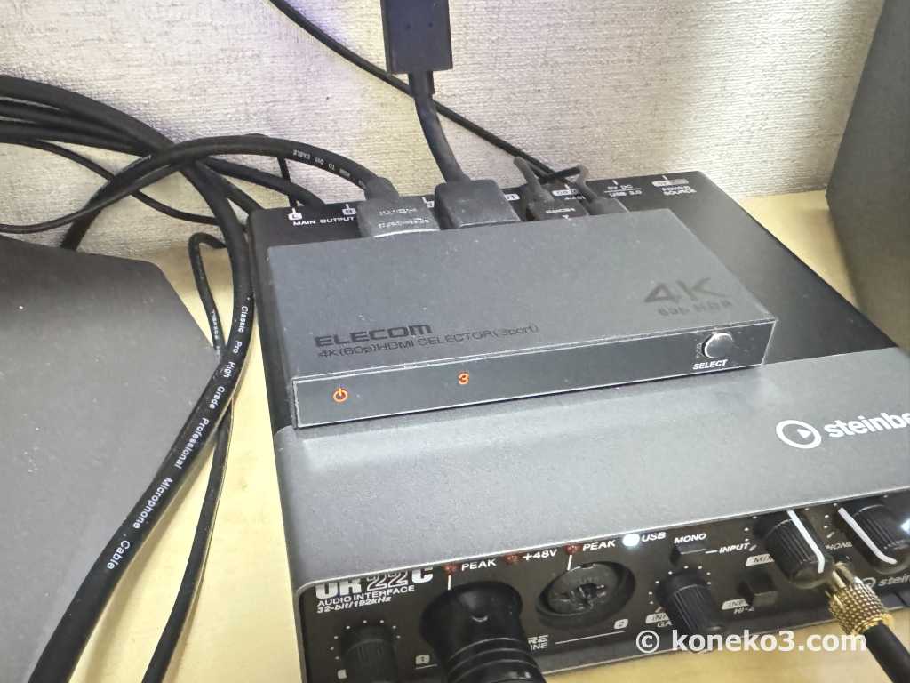 ディスプレイ下への設置例