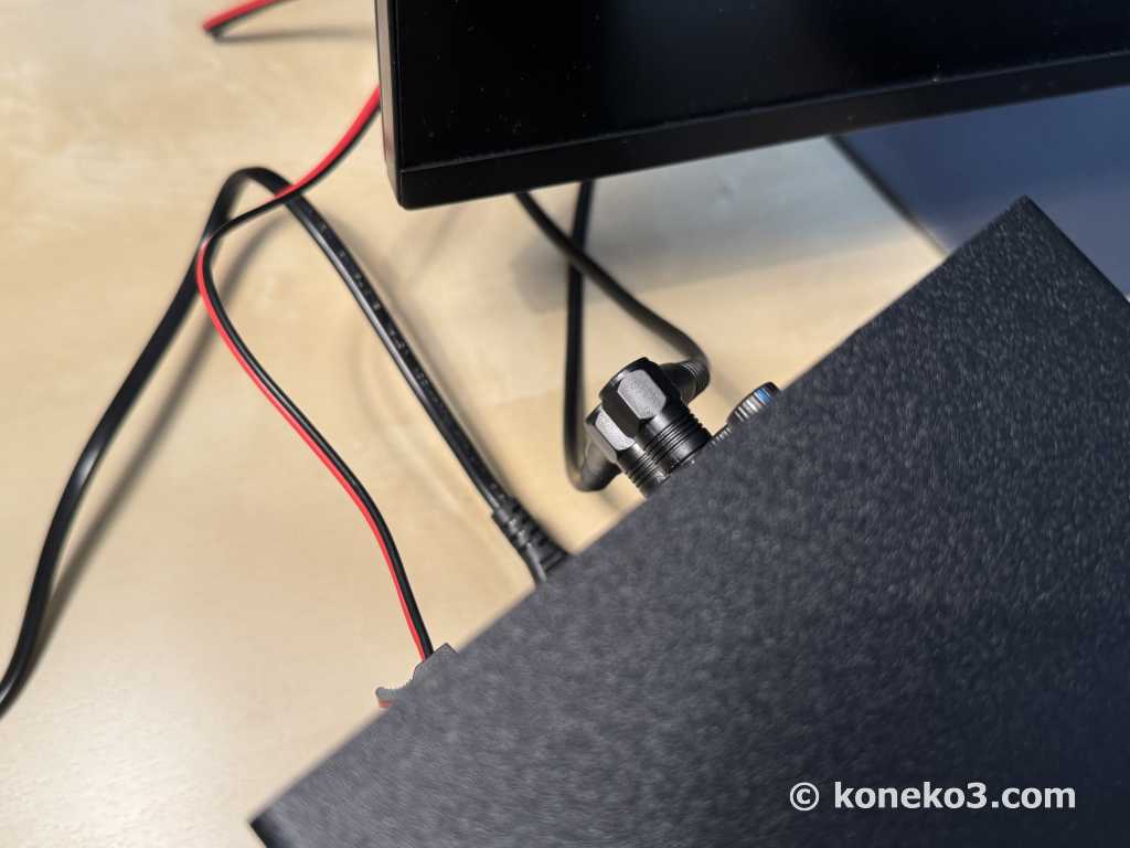 ケーブルの突出