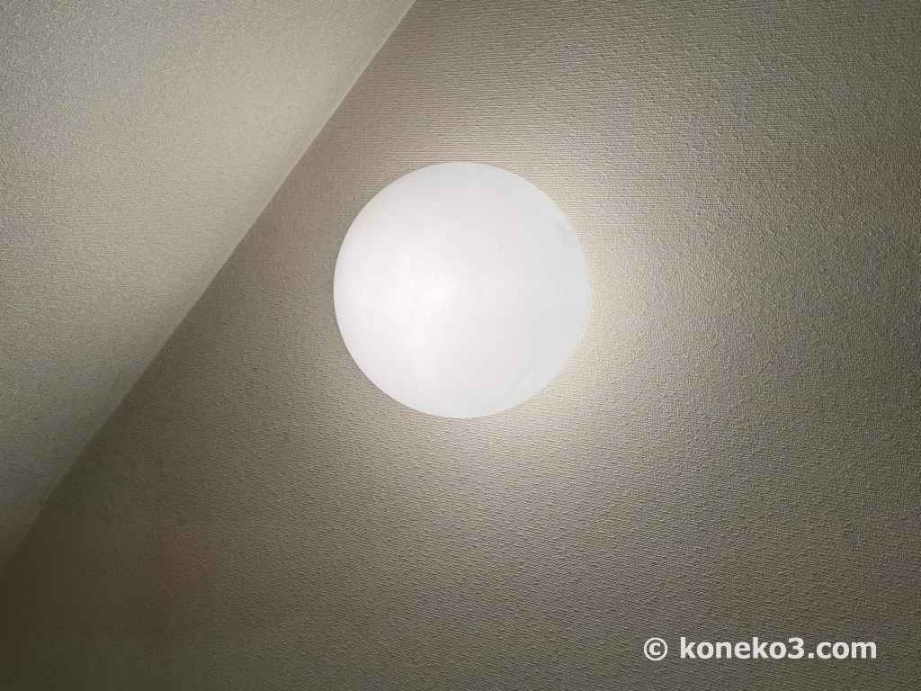 階段の電球交換