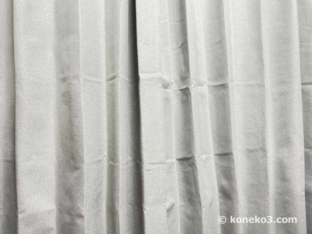 カーテンの皺