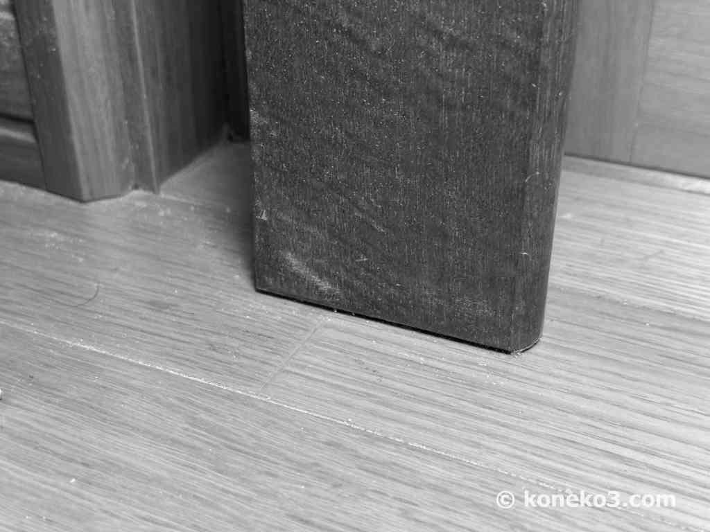 ベッドの脚に対する防振措置